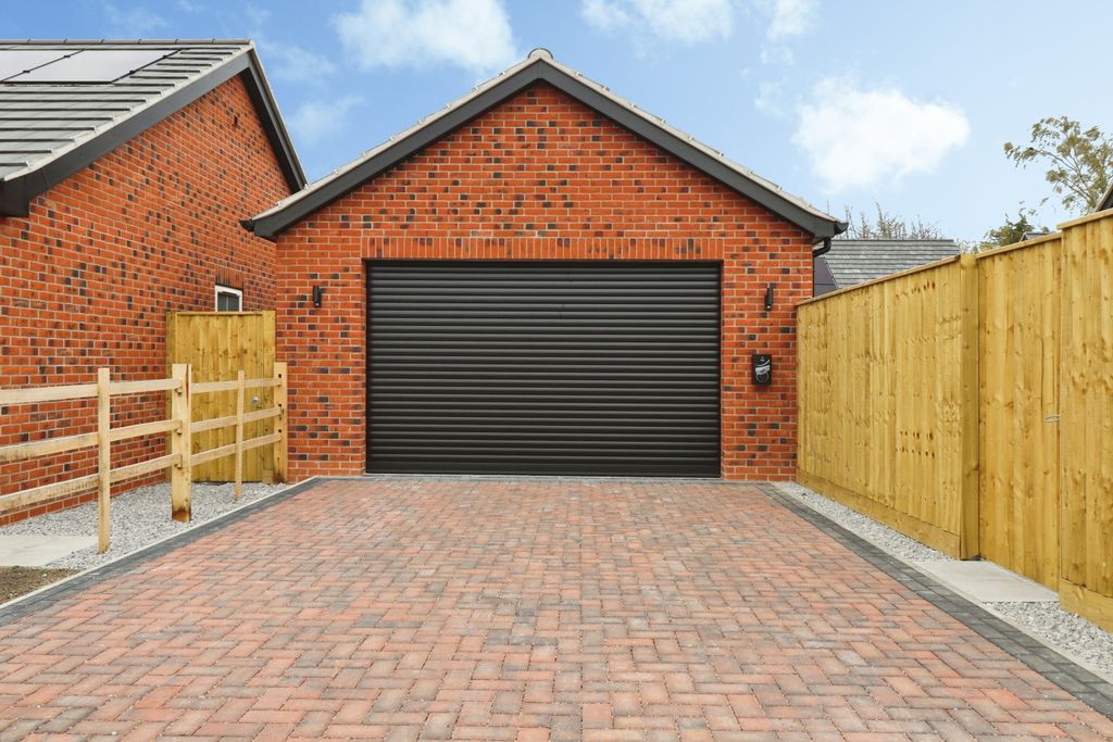 Additional image 8 of 3 bed detached bungalow for saleLegsby Court, Legsby Road, Market Rasen LN8