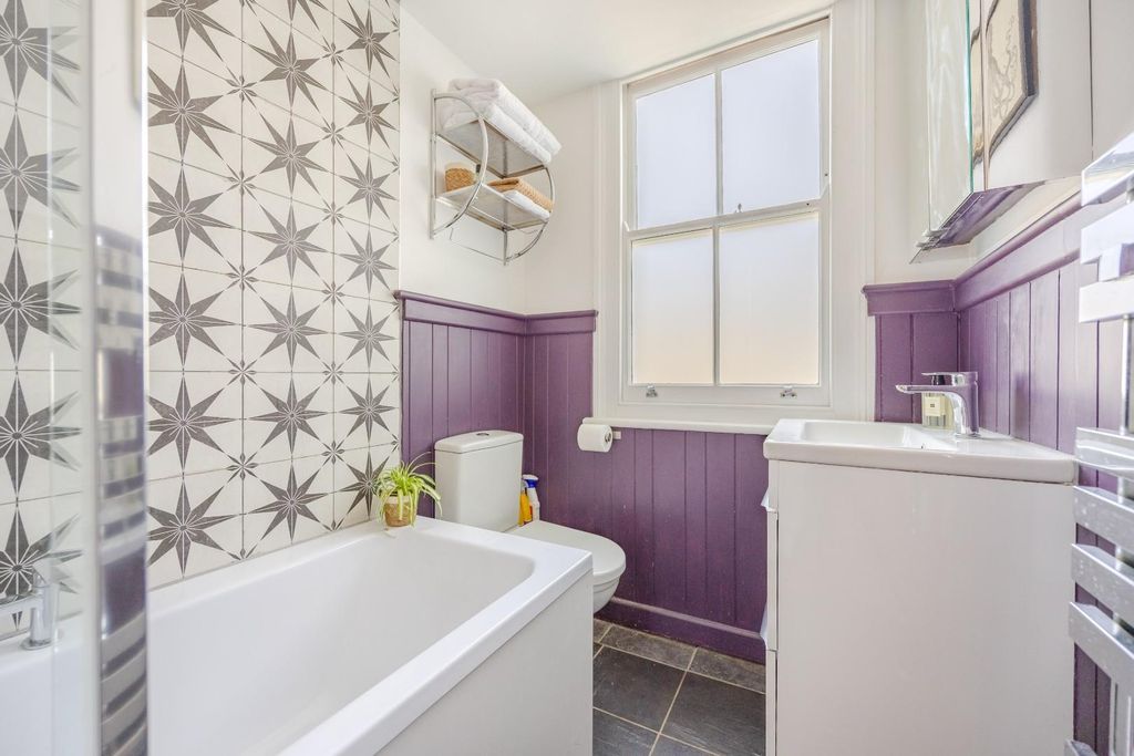 Additional image 16 of 3 bed flat for saleCarlton Drive, Leigh-On-Sea SS9