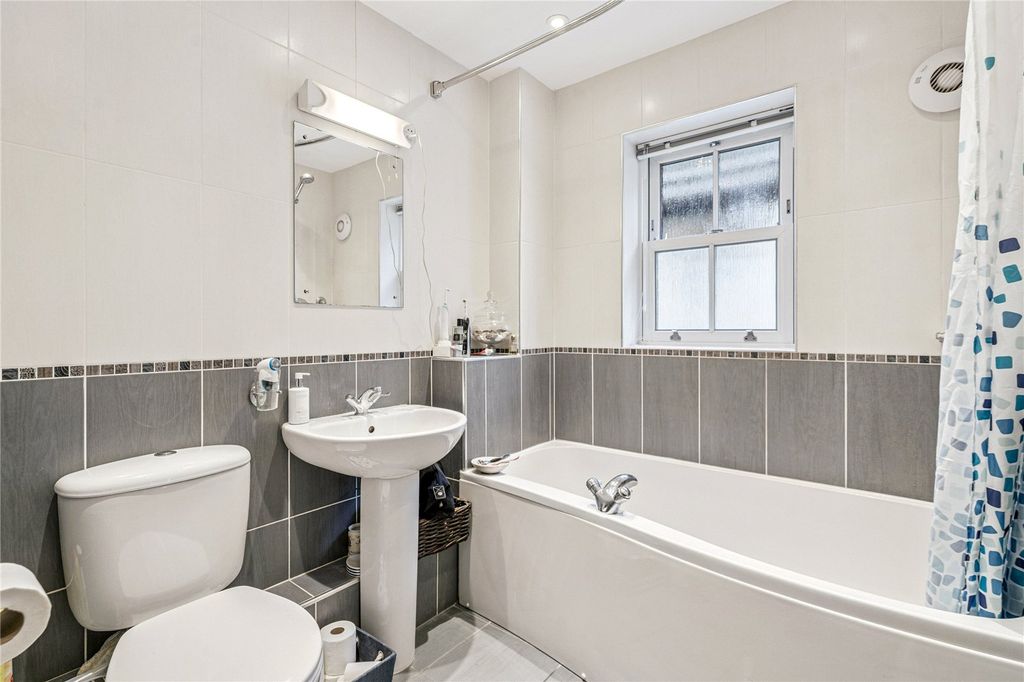 Additional image 7 of 2 bed flat for saleDedmere Road, Marlow, Buckinghamshire SL7