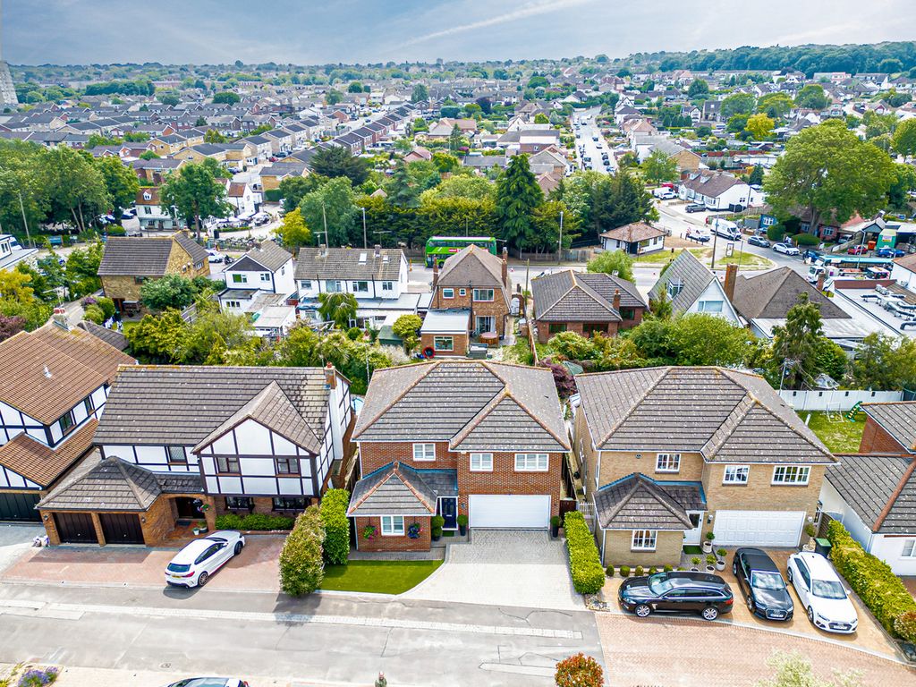 4 bed detached house for saleThe Maze, Leigh-On-Sea SS9