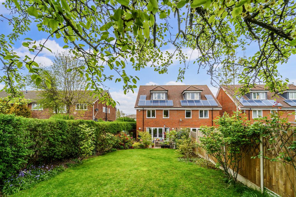 Additional image 27 of 4 bed semi-detached house for salePollard Road, Morden SM4