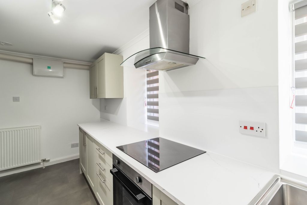 Additional image 7 of 2 bed flat for saleUpper Hall Street, Montrose DD10