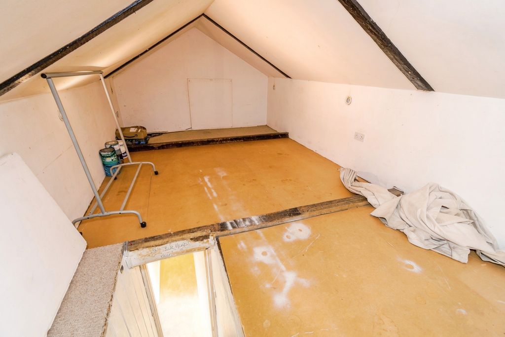 Additional image 11 of 2 bed flat for saleHigh Street, Lyndhurst, Hampshire SO43