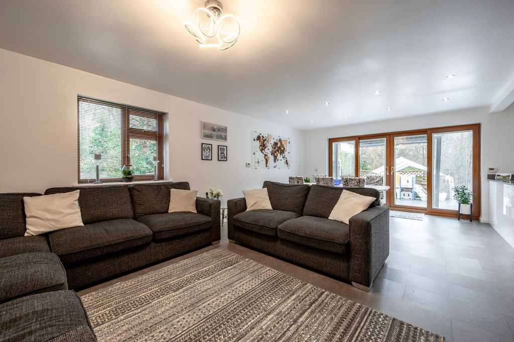 Additional image 12 of 6 bed detached house for saleChestnut Avenue, Oulton Broad NR32