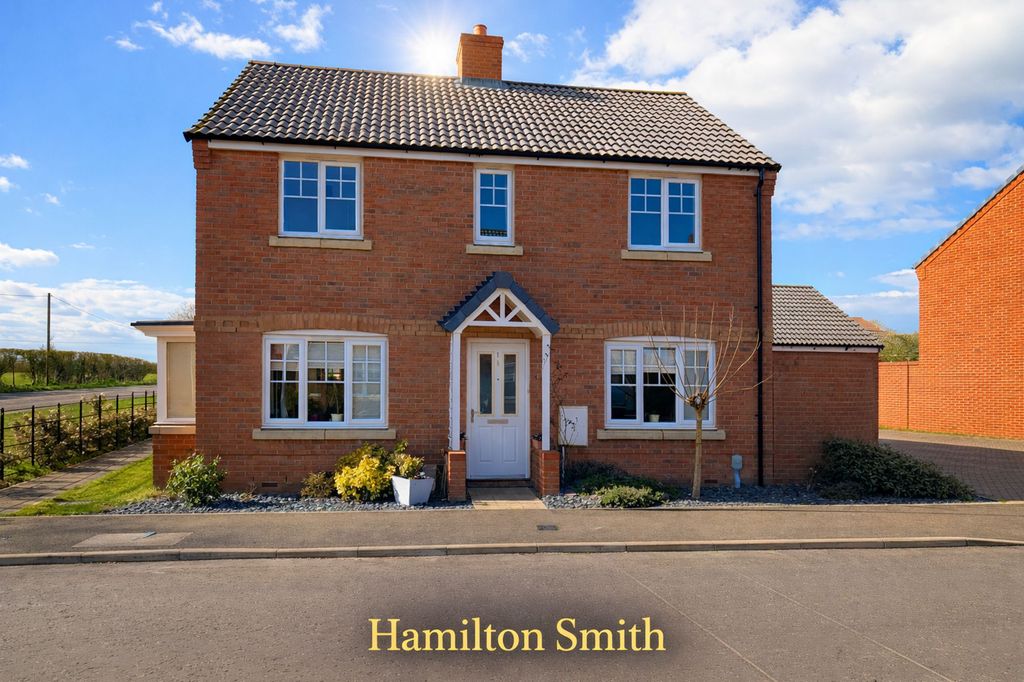 4 bed detached house for saleHodgson Avenue, Leiston IP16