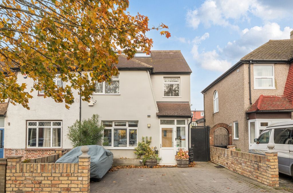 4 bed end terrace house for saleFranklin Crescent, Mitcham CR4