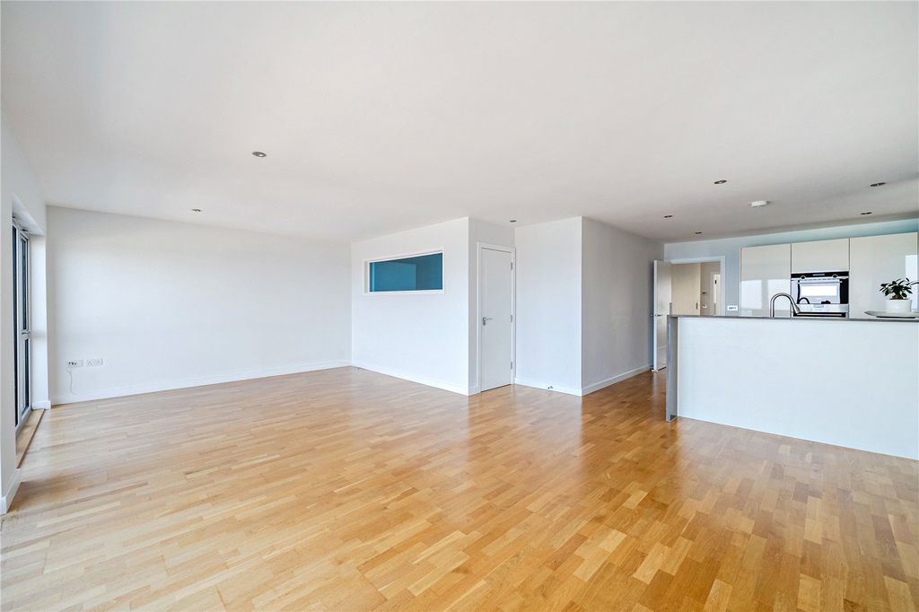 Additional image 4 of 2 bed flat for salePentire Avenue, Newquay, Cornwall TR7