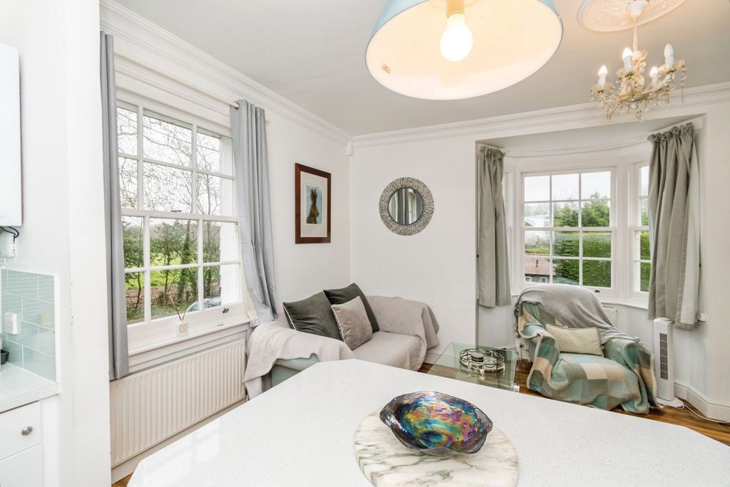 Additional image 11 of 1 bed flat for saleGosport Lane, Lyndhurst, Hampshire SO43