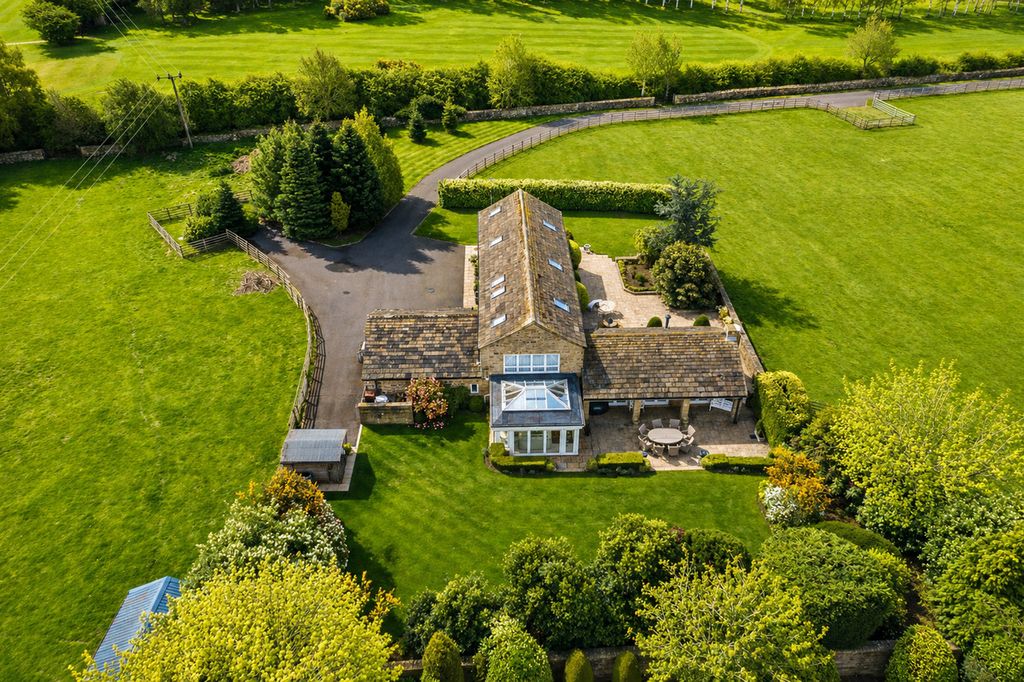 4 bed detached house for saleBackstone Gill Lane, Wike, Leeds LS17