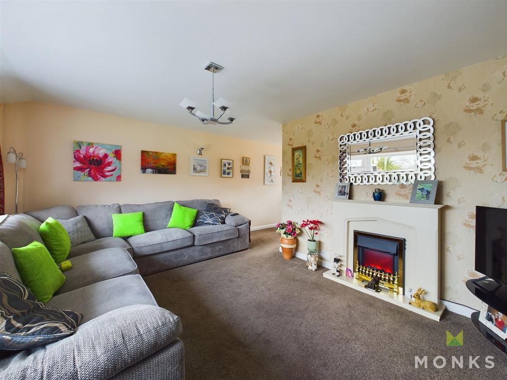 2 bed detached bungalow for saleStation Road, Llanymynech SY22 photo 4