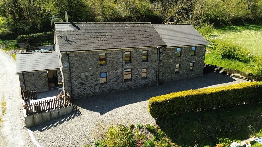 3 bed farm for saleDrefach, Llanybydder SA40 photo 2