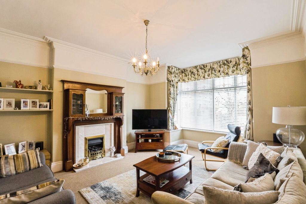 4 bed semi-detached house for saleWorsley Road, Lytham St. Annes FY8