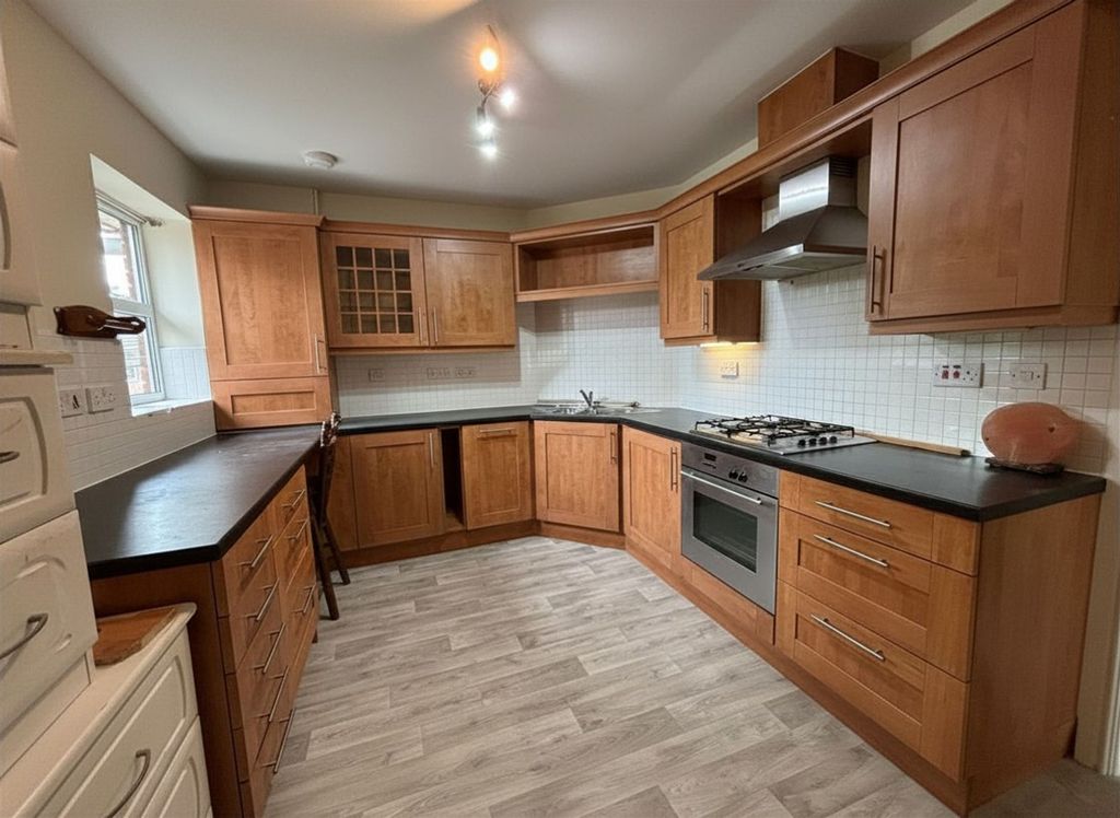 2 bed flat for saleDelph Drive, Burscough L40 photo 3