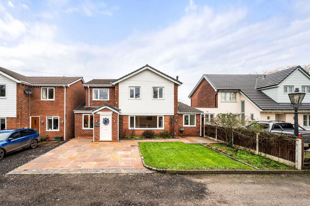 4 bed detached house for saleHolmes Chapel Road, Northwich CW9