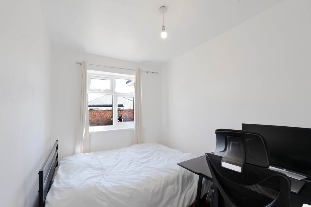 Additional image 6 of 2 bed maisonette for saleCharnwood Close, New Malden KT3