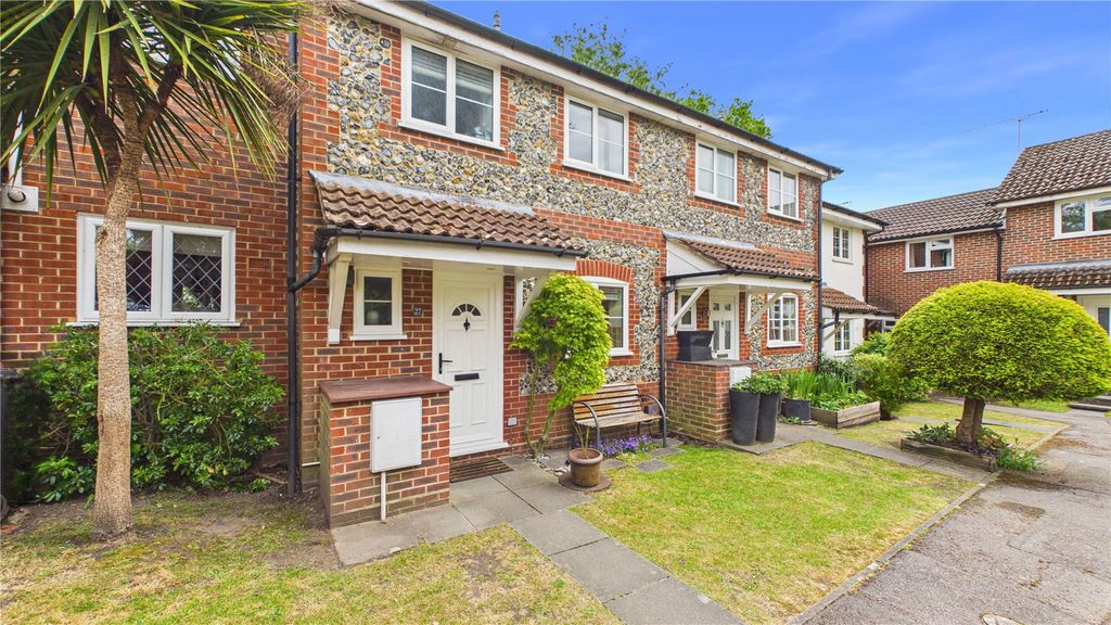 3 bed terraced house for saleLightwater, Surrey GU18
