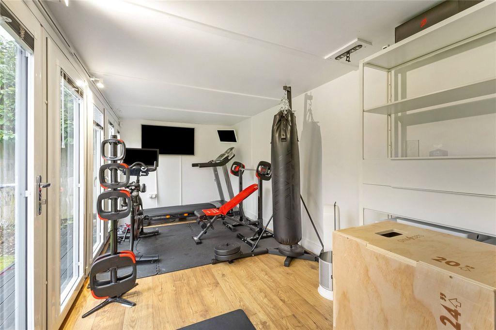 Additional image 28 of 5 bed detached house for saleHeather Gardens, Newbury, Berkshire RG14