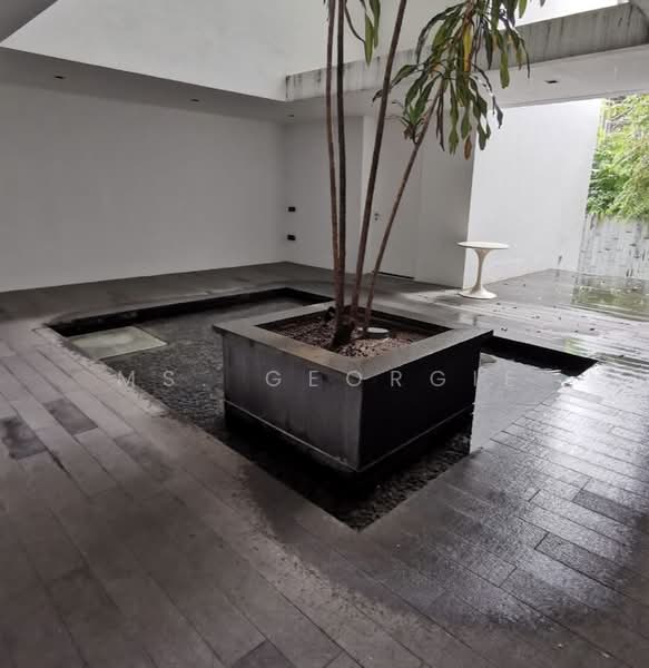 Exclusive Ground Floor Duplex with Private Courtyard & Lap Pool photo 2
