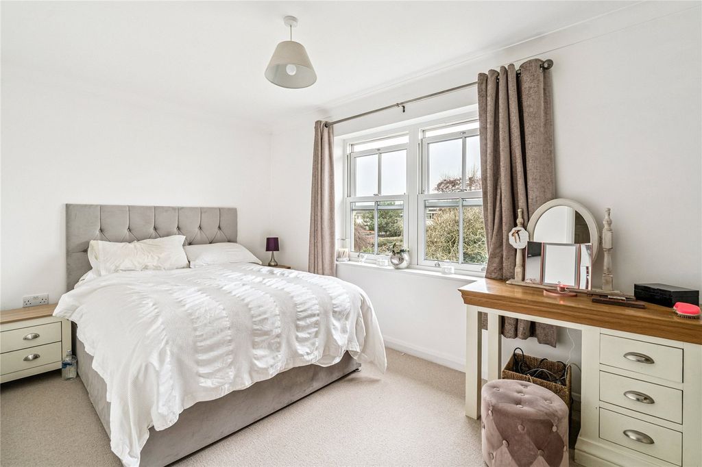 Additional image 6 of 2 bed flat for saleDedmere Road, Marlow, Buckinghamshire SL7