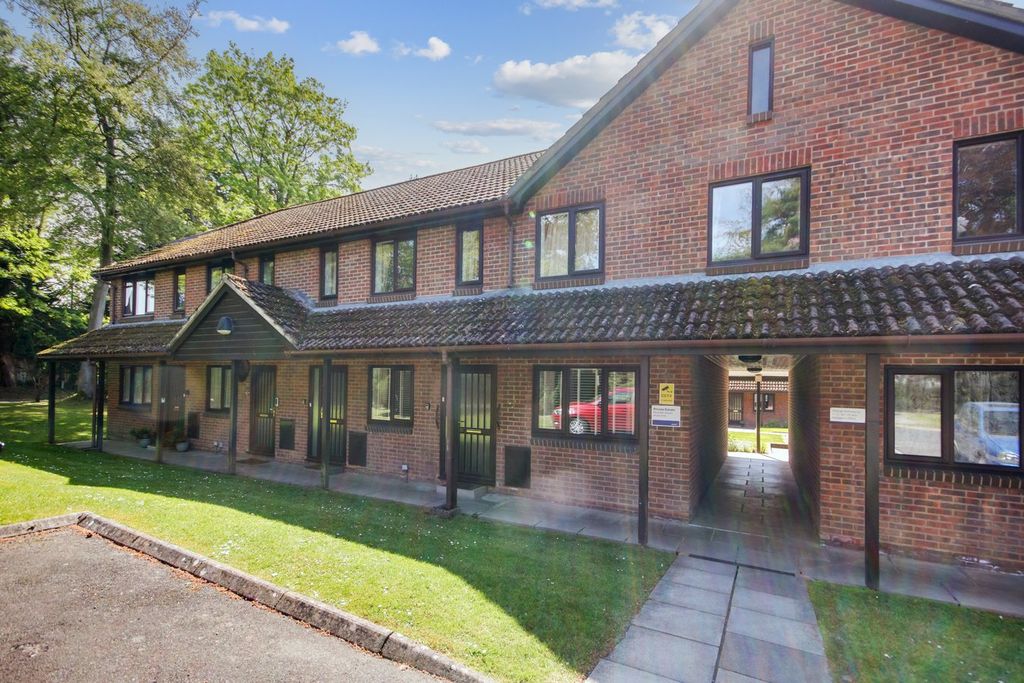 1 bed property for saleLondon Road, Felbridge RH19