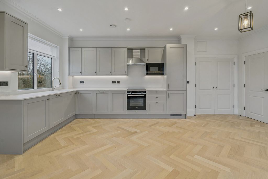 Additional image 2 of 2 bed flat for saleWesthorpe Park, Marlow SL7