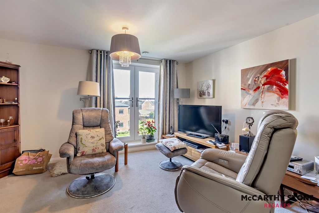 Additional image 4 of 2 bed flat for saleBurlington Gardens, Leyland PR25