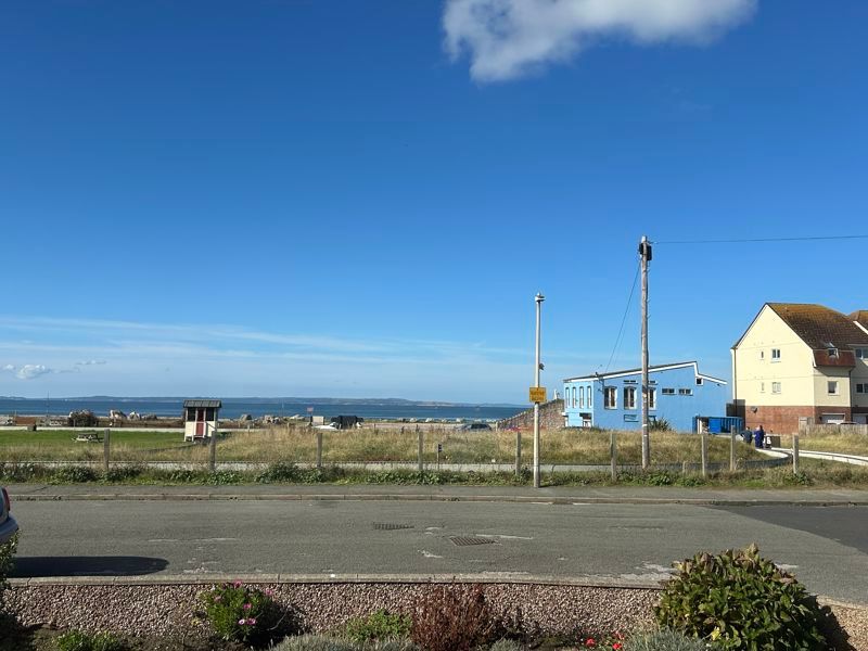 2 bed flat for saleTrinity Crescent, West Shore, Llandudno LL30 photo 3