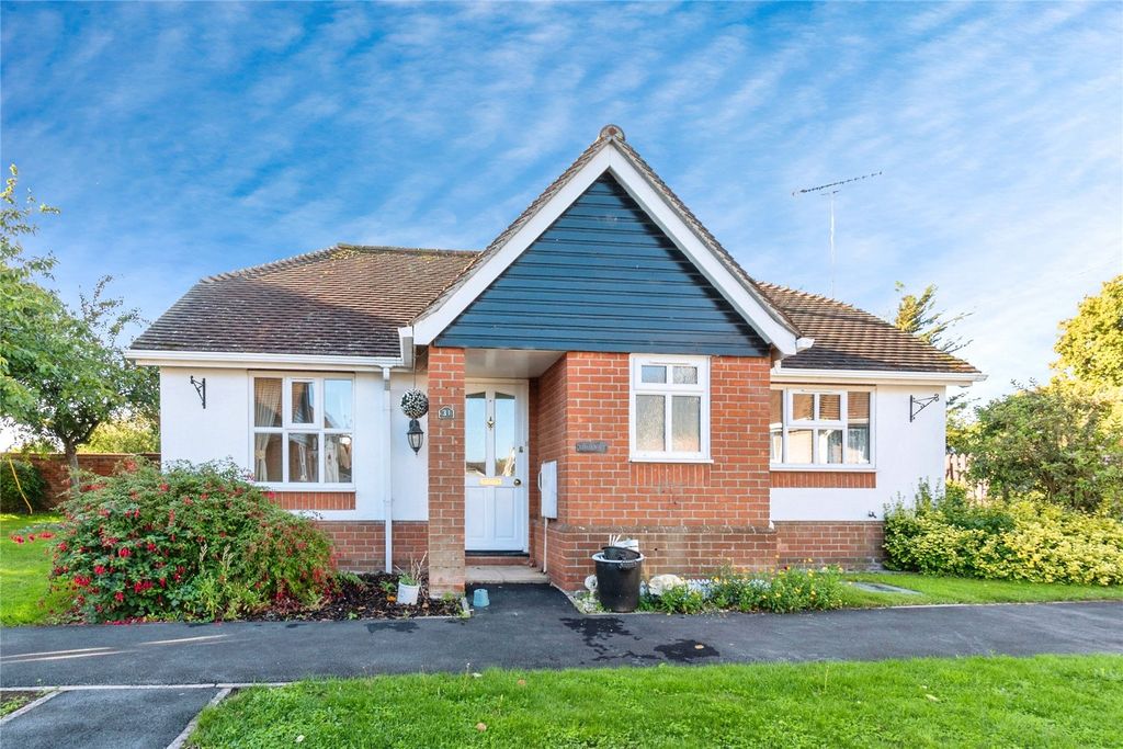 2 bed flat for saleMeadow Close, Colchester CO7