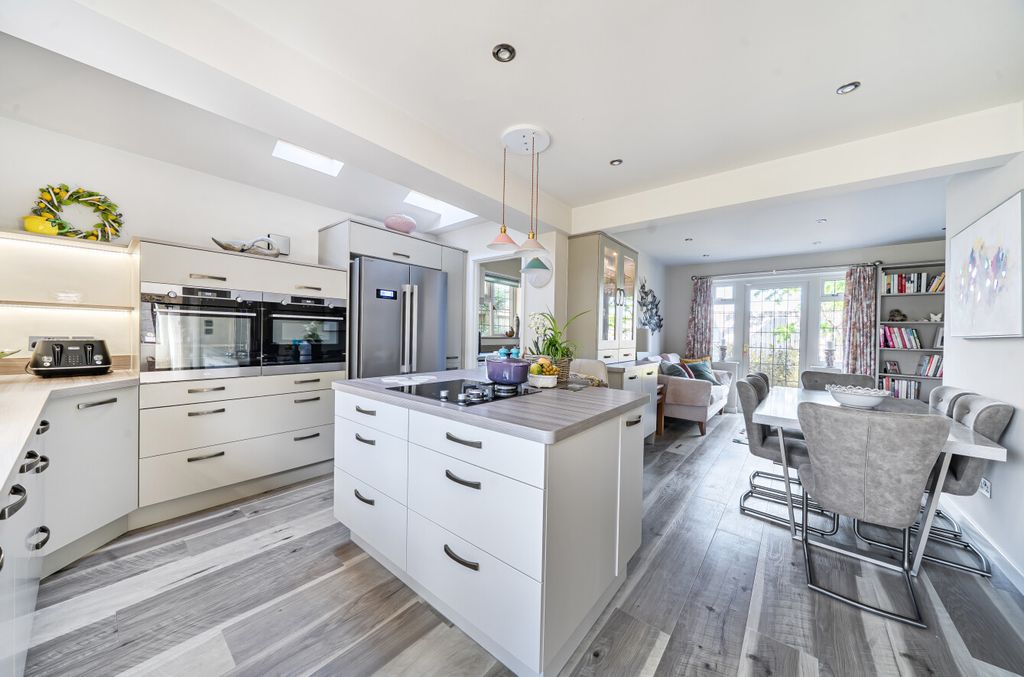 Additional image 2 of 4 bed link detached house for saleThe Spinney, Lechlade, Gloucestershire GL7