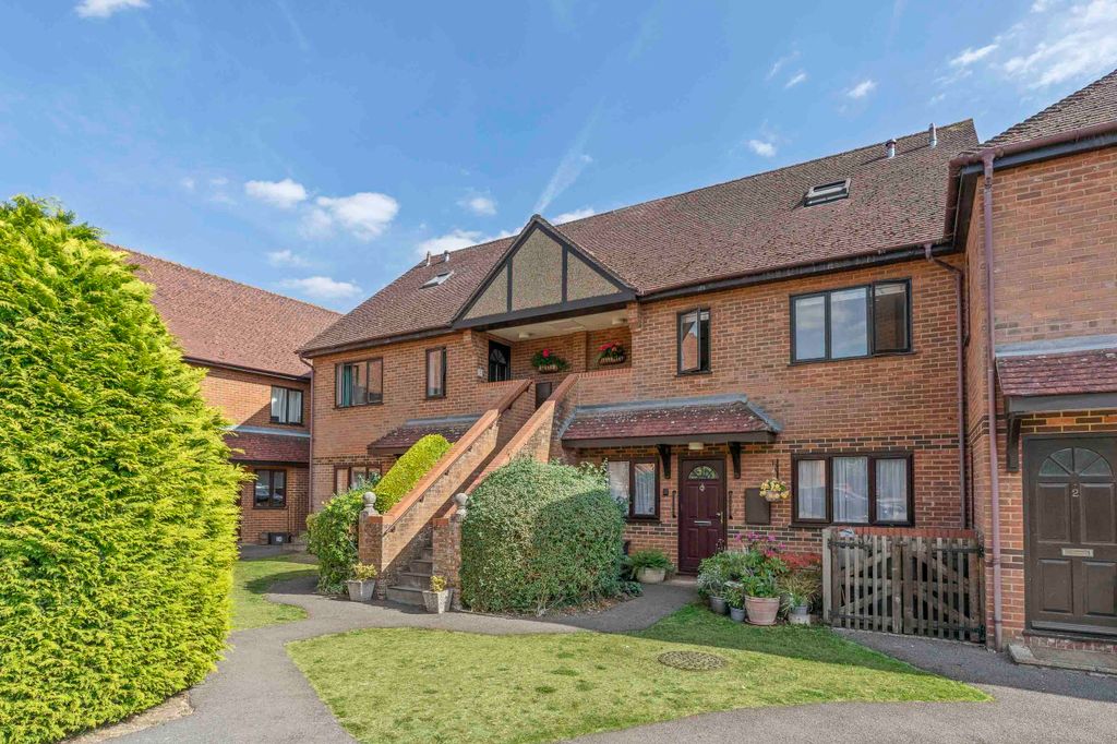 Additional image 16 of 3 bed flat for saleFlat 4, Denton Court, Bobmore Lane, Marlow, Buckinghamshire SL7