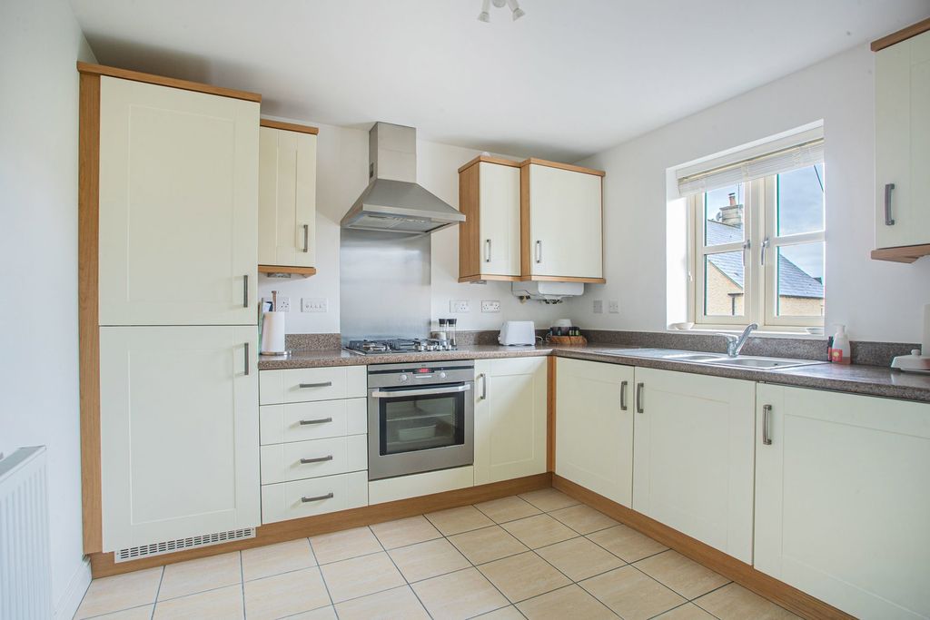 Additional image 4 of 2 bed flat for saleCornwall Close, Tetbury GL8