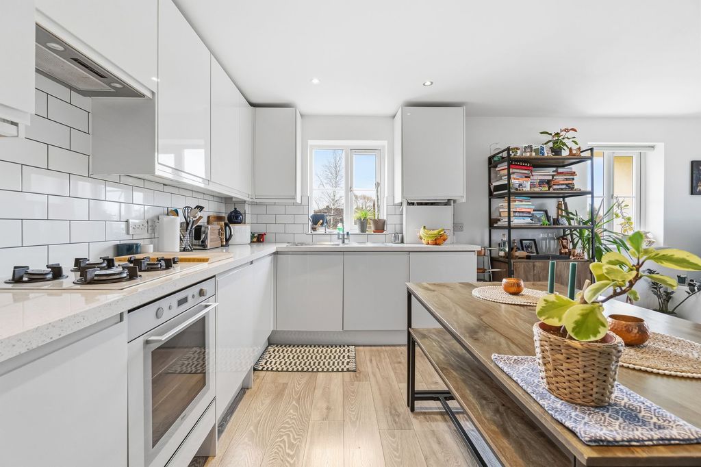 Additional image 9 of 2 bed flat for saleBishopsford Road, Morden SM4