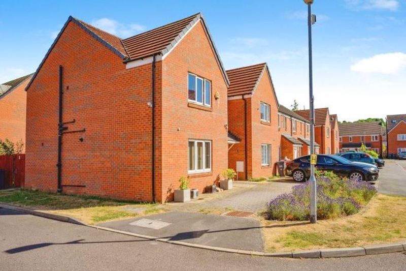 3 bed semi-detached house for saleGuardian Way, Luton LU1