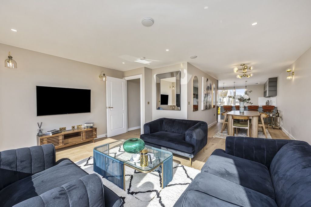 Additional image 8 of 3 bed town house for saleBrighton Road, Lancing BN15
