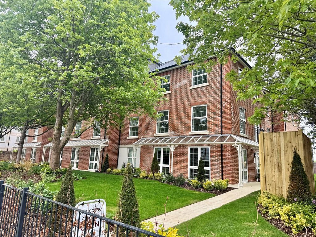 2 bed flat for saleClinton Lodge, Queen Elizabeth Avenue, Lymington, Hampshire SO41