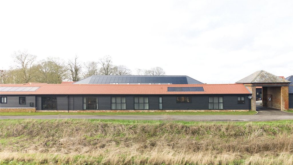 3 bed barn conversion for saleColdham Bank, March, Cambridgeshire PE15 photo 3
