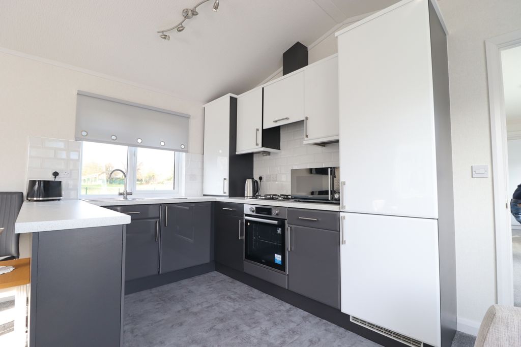 Additional image 3 of 2 bed mobile/park home for sale33 The Grange, Moorbarns Lane, Lutterworth LE17