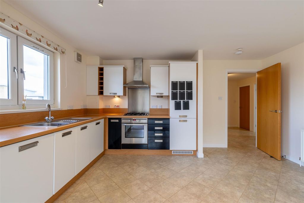 2 bed flat for saleMonart Road, Perth PH1 photo 4