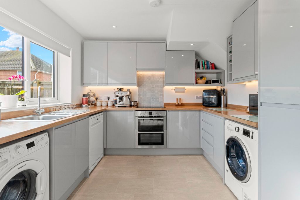 Additional image 9 of 3 bed semi-detached house for saleKings Avenue, Newhaven BN9