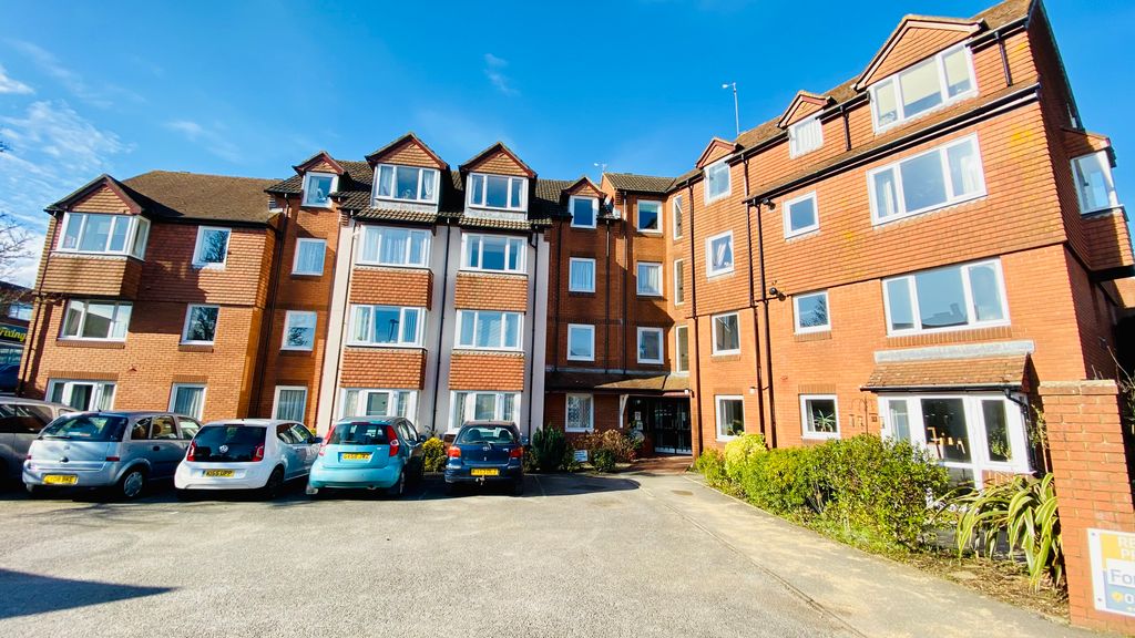 1 bed flat for saleLavant Court, Petersfield, Hampshire GU32