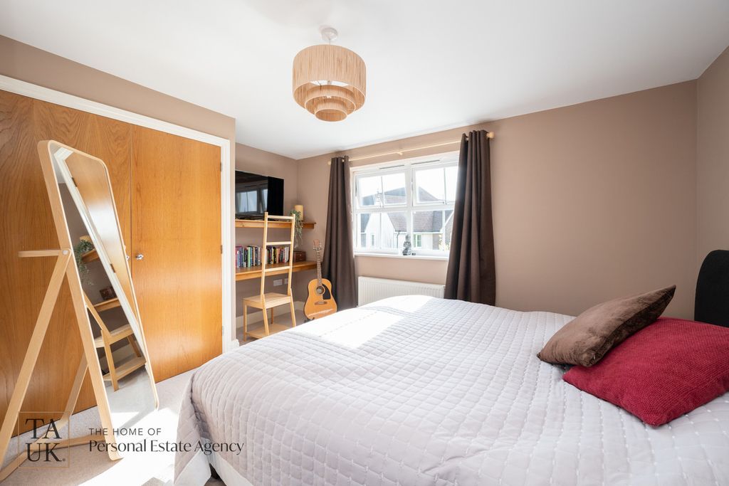 Additional image 5 of 1 bed flat for saleHarwood Close, Pulborough RH20