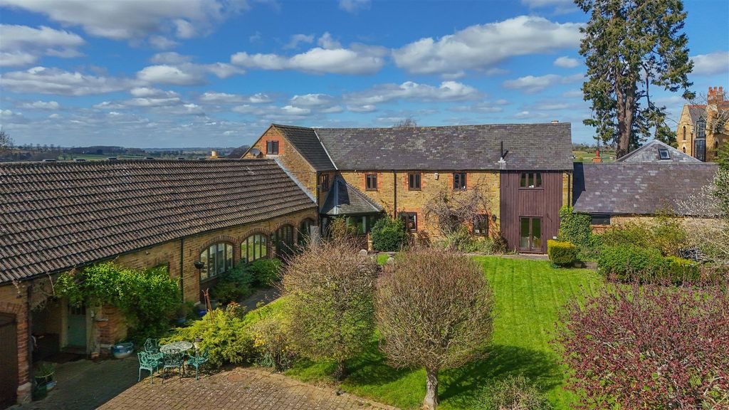 4 bed barn conversion for saleBoughton Grange, Northampton NN2 photo 3