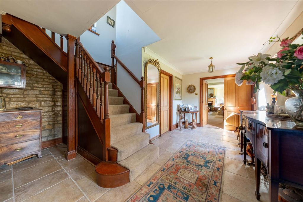 4 bed barn conversion for saleBoughton Grange, Northampton NN2 photo 5
