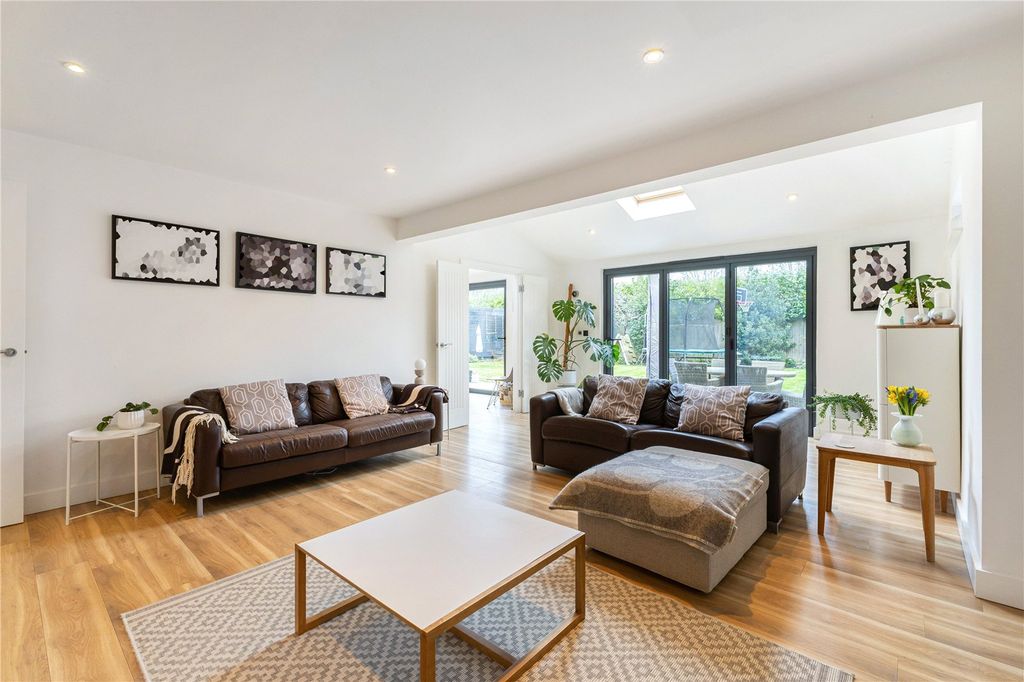 Additional image 10 of 5 bed detached house for saleHeather Gardens, Newbury, Berkshire RG14