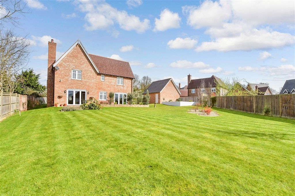 4 bed detached house for saleVicarage Fields, Linton, Maidstone, Kent ME17 photo 3