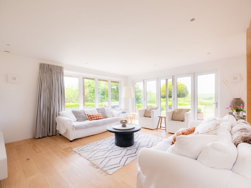 4 bed detached house for salePort Isaac PL29 photo 4
