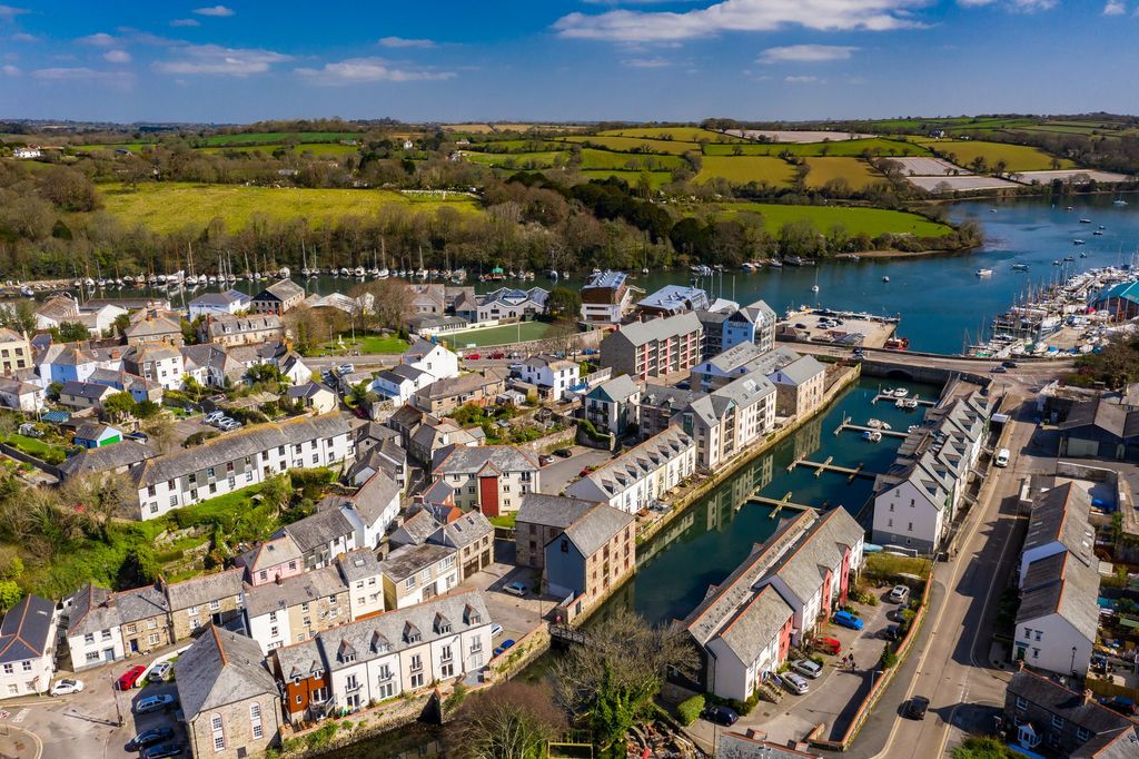 3 bed property for saleHarbour Village, Daniels Sail Loft Harbour Village TR10