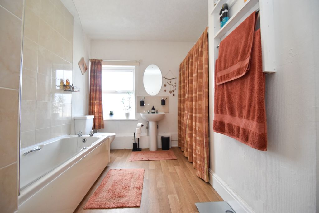Additional image 10 of 4 bed flat for saleLumley Road, Skegness PE25