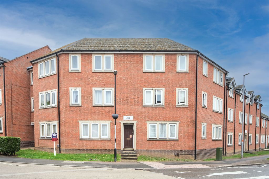 2 bed flat for saleHigh Street, Rothwell, Kettering NN14