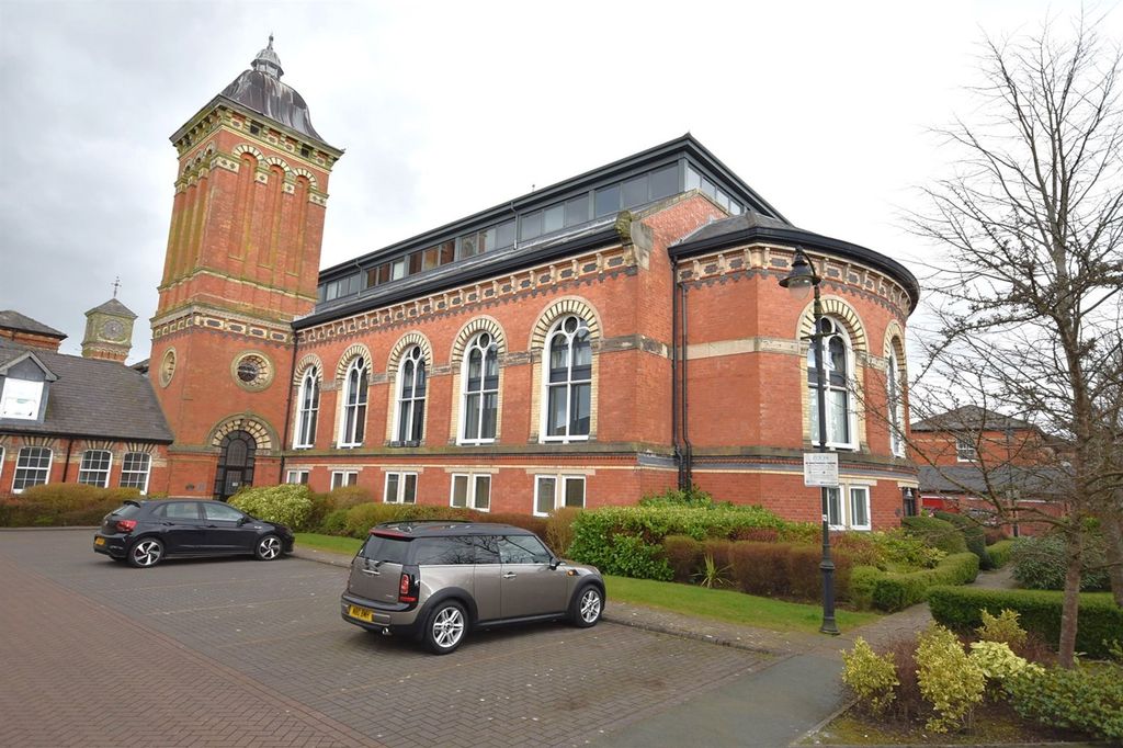 2 bed flat for salePavilion Way, Macclesfield SK10